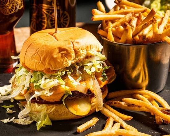 The Brewer's Cheeseburger